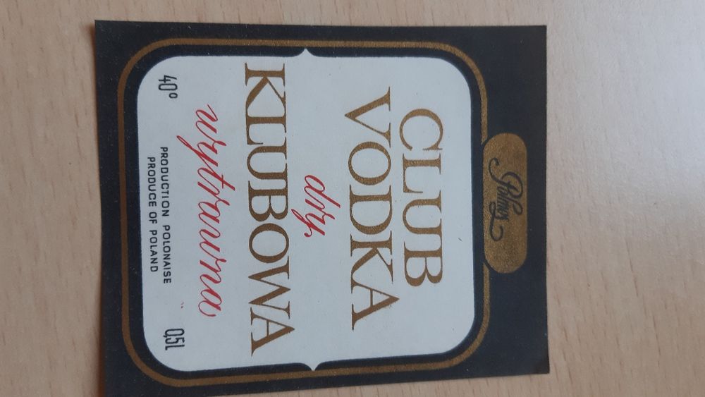 Kolekcja nieużywanych, oryginalnych etykiet alkoholi PRL