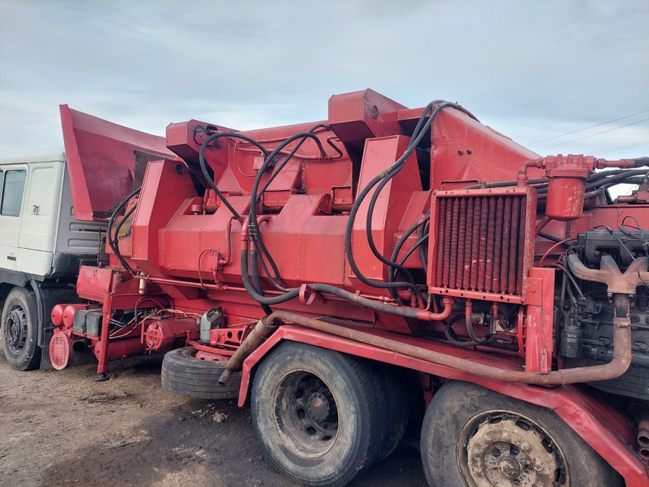 Прес для пресування металобрухту.