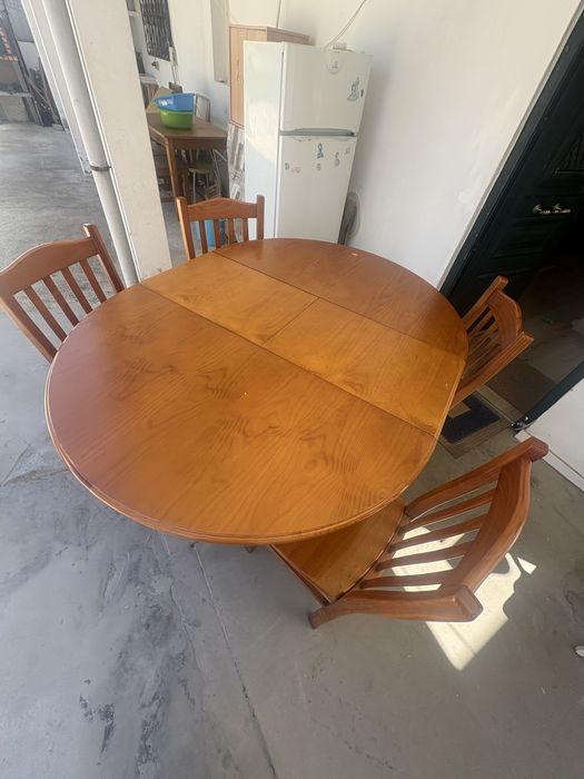 Mesa e 4 cadeiras