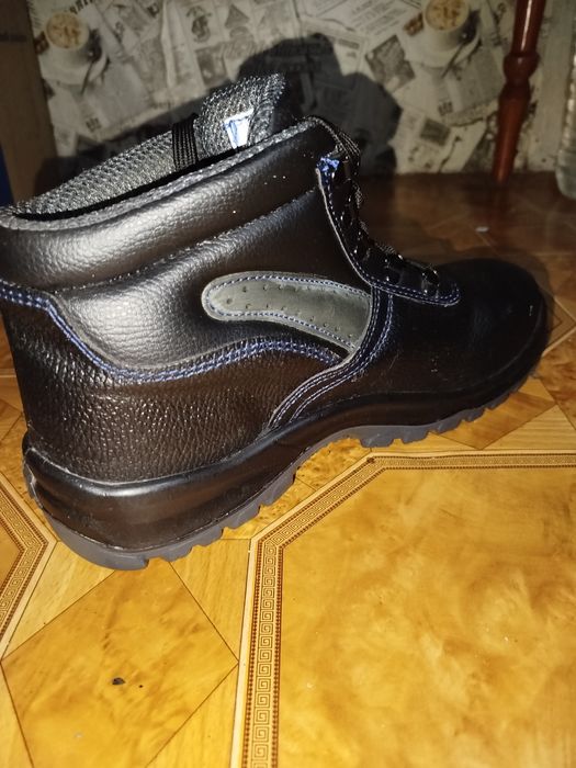 Продам чоловічі робочі черевики