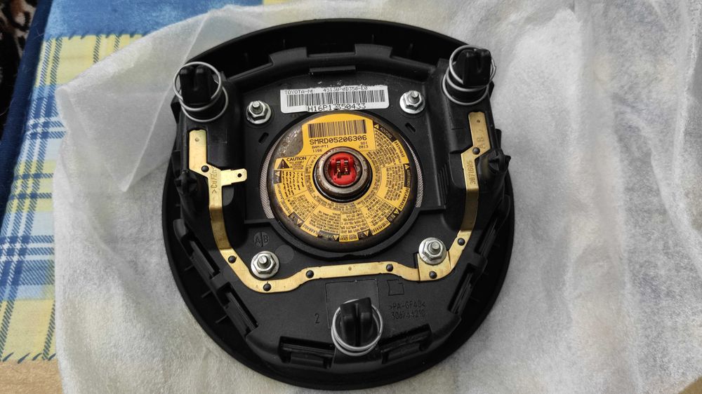 Подушка безопасности Toyota Yaris Lexus IS 45130-0D350-E0 04007-17652