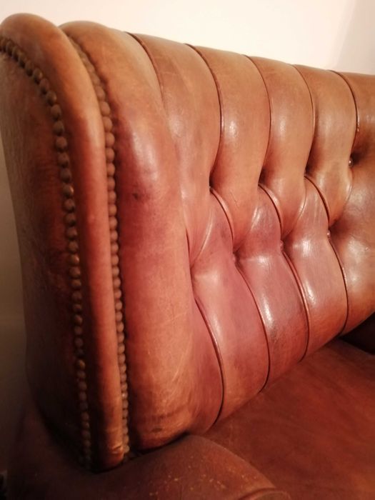Conjunto de Sofá e 2 poltronas, em capitoné, Pele Genuína (Vintage)