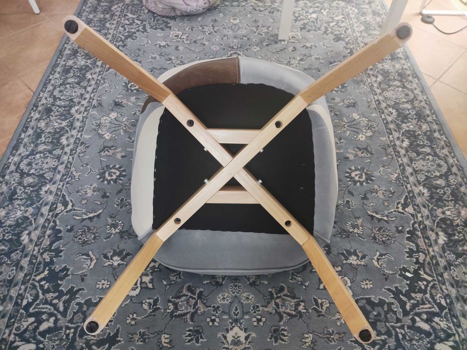 Poltrona moderna estofada