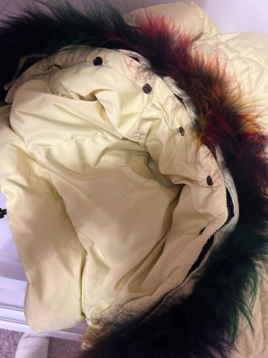 Пуховик на дівчинку