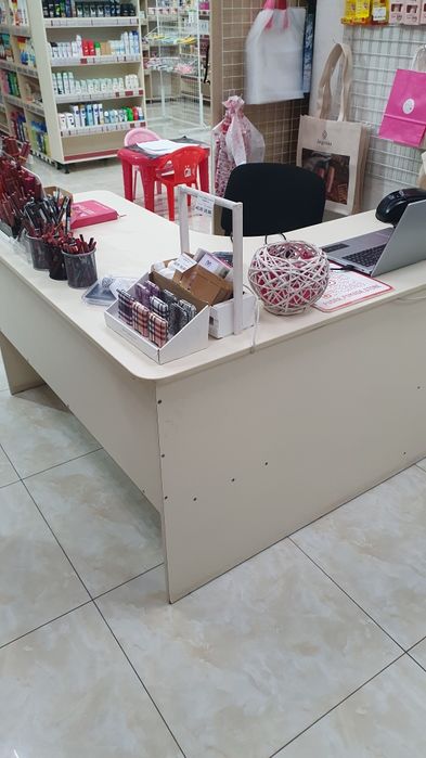 Стіл, каса з ДСТУ в гарному стані