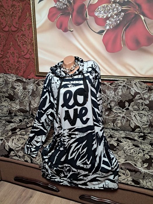 Спортивное платье сукня с капюшоном.