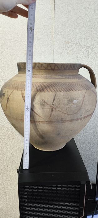 Старинный глиняный кувшин, глечик, горшок, горщик