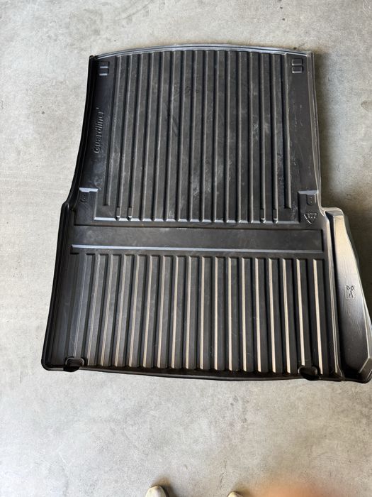 WV Caddy . Накладка на пол вантажного віддилення