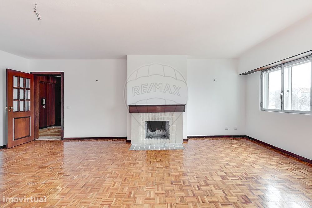 Apartamento T4 para arrendamento