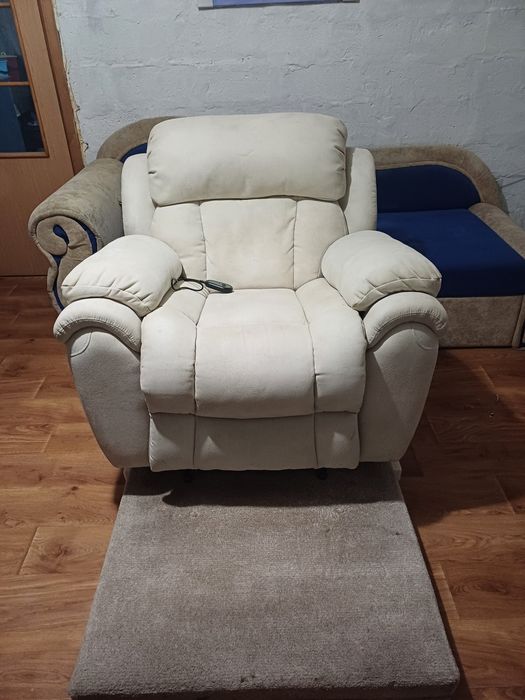 Перукарське обладнання,мийка,дзеркало,тележка,дитяче крісло