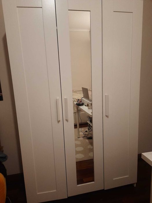 Cama individual com gavetas, colchão e Roupeiro de três portas