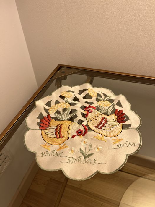 Wilkanocny okragły mały obrus obrusek