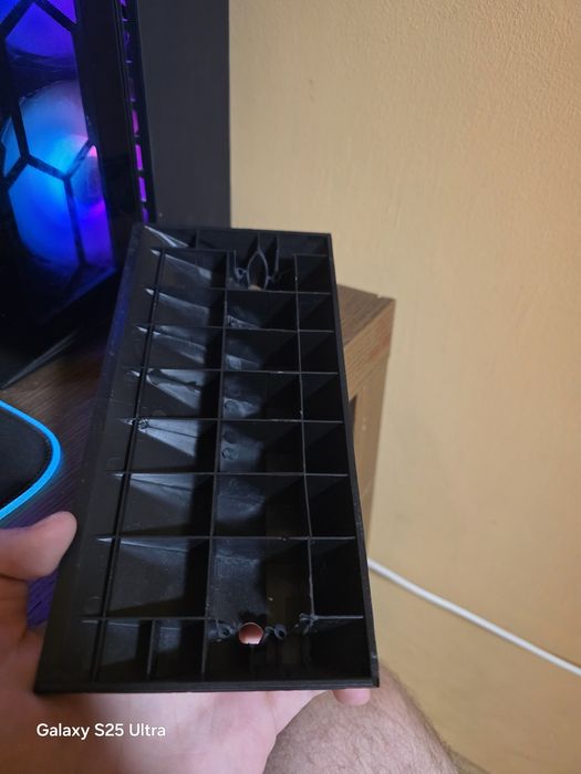 Komputer gamingowa z całym osprzętem do grania