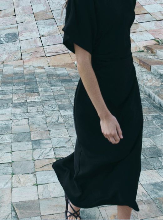Сукня міді Zara чорна