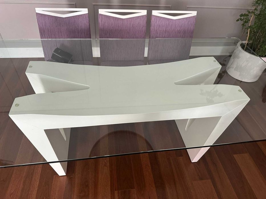 Vendo conjunto de jantar composto por 8 x cadeiras e uma base central.