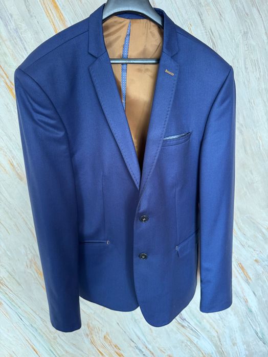 Чоловічий класичний костюм