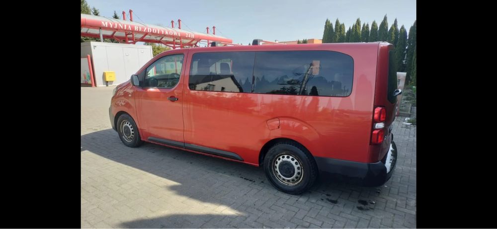 Bus transport lotnisko przewóz osób transfer wesela kierowca