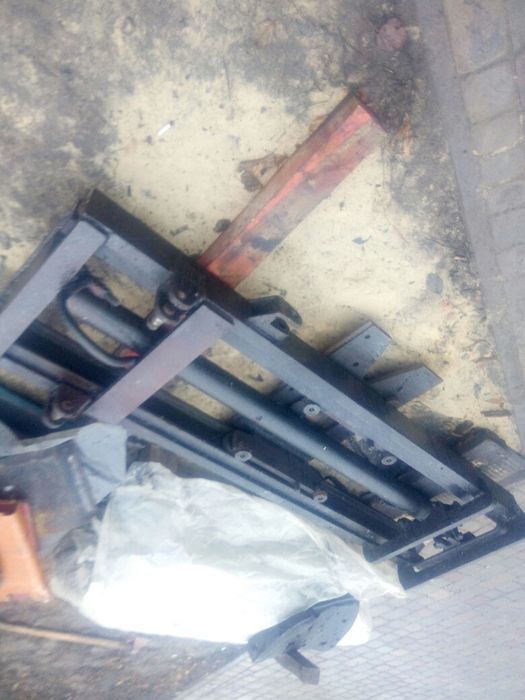 Каретка звилами на фронтальний погрущик