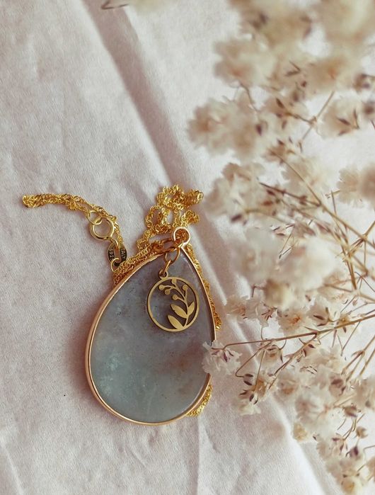 naszyjnik z naturalnym amazonitem o kształcie łezki