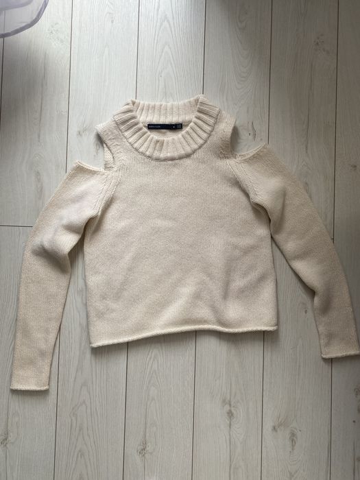 Wełniany sweter z wyciętymi ramionami Karen Millen M kremowy