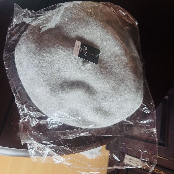 Boina Francesa Original; nunca usada ainda cm etiqueta e saco.