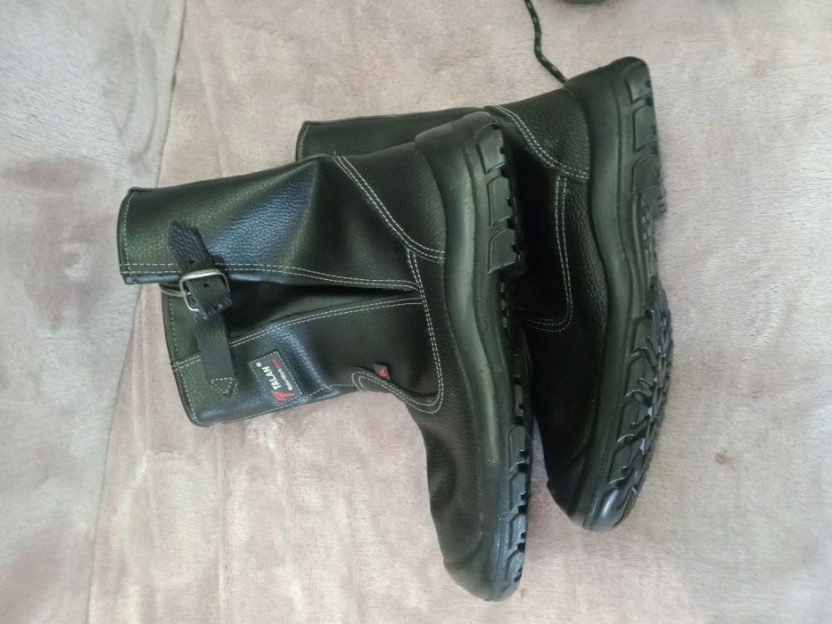 Чоботи робочі+черевики.