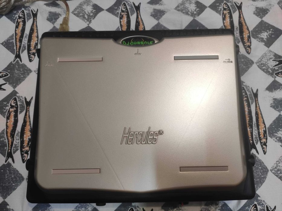 Hercules DJ Console