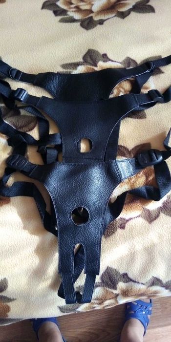 Разноцветные трусики/стринги кожзам на поясе и застёжках