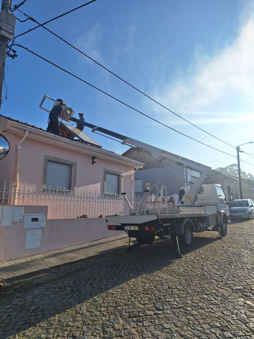 Aluguer de Barquinha - Viatura com plataforma elevatória 12 metros de