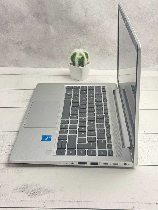 HP 440 G10 Intel i5-1335U Intel UHD 1GB 16 GB RAM SSD 256GB Full HD