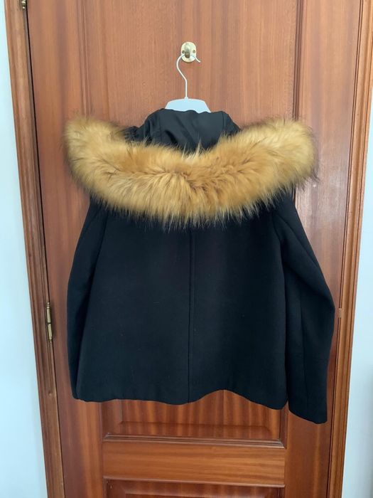 Casaco preto com capuz