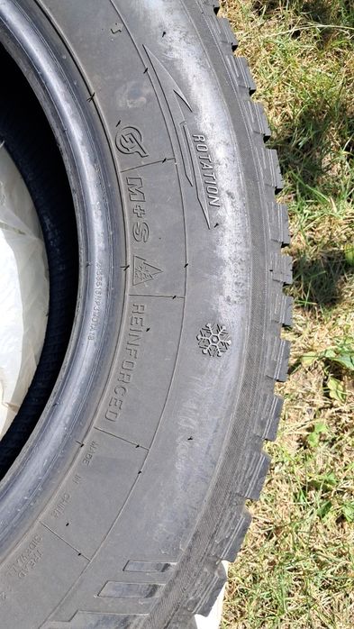 Продам резину Maxxis ArcticTrekker NP3 215/65 R16  102Т