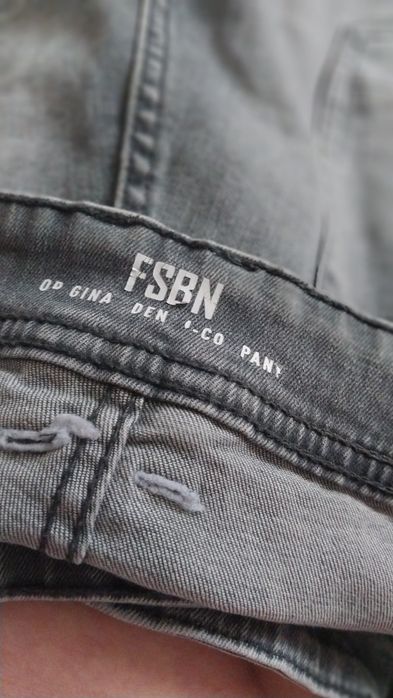 Рванi чоловiчi джинси  бренду FSBN,р.34рваности не сквозные