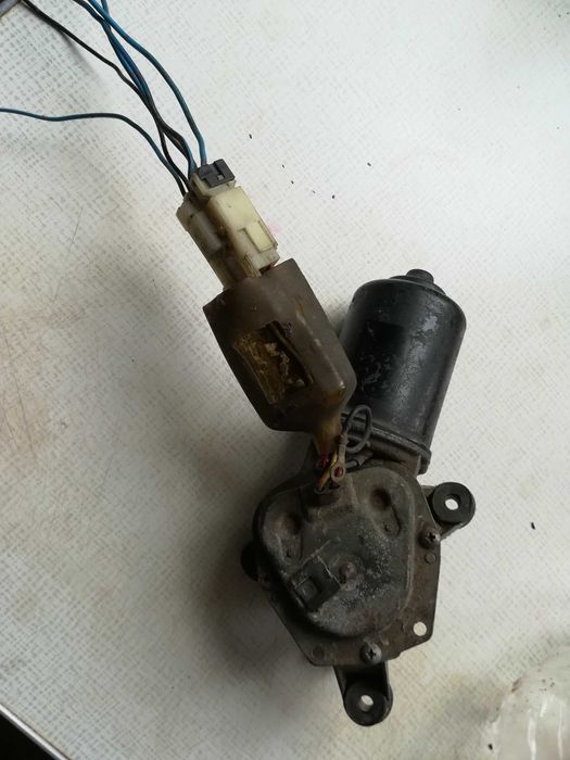 моторчик стеклоочистителя Nissan Sunny N13 1986-1990 года Б/у рабочий