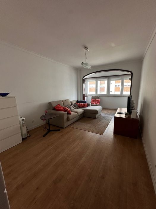 Quarto em Benfica mobilado em apartamento com sala a 465€ sem despesas a partilhar com apenas 1 estudante!