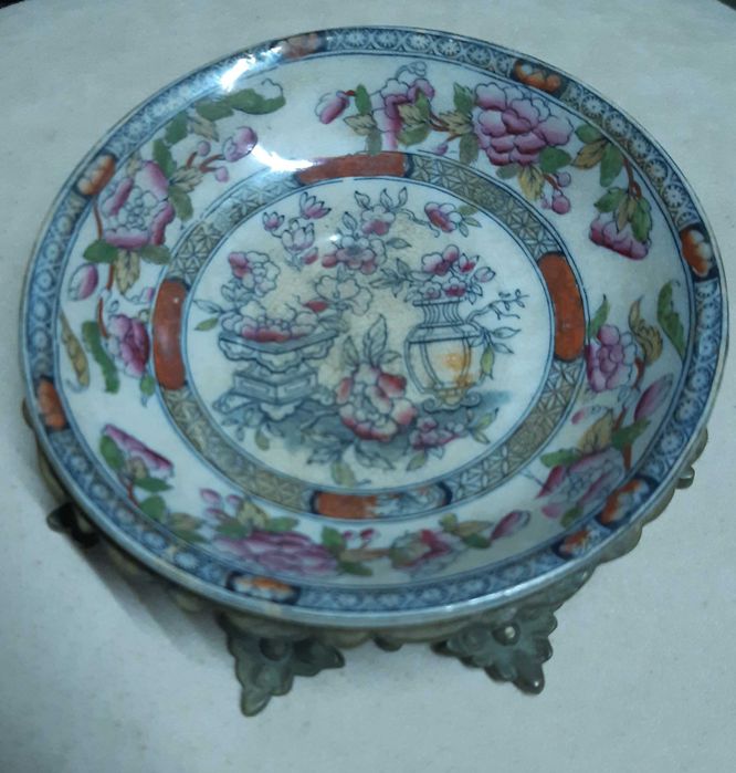Prato Antigo em Porcelana Oriental
