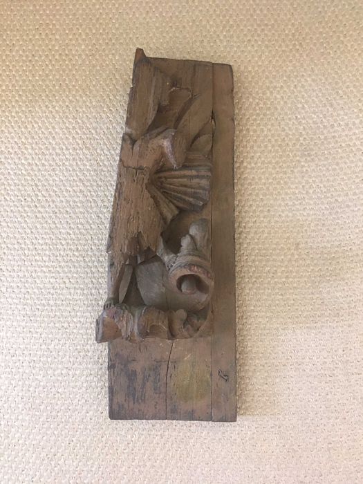 Brocado com franja SecXVIII e talha em madeira maciça Sec XIX