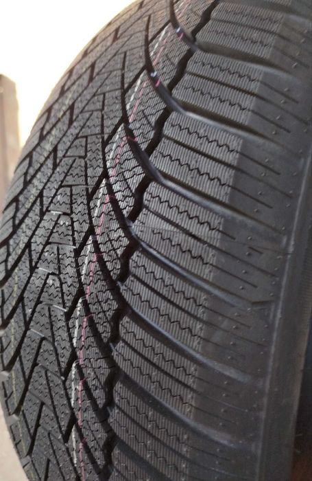 Нова резина зимня r 14.  проф 195/70