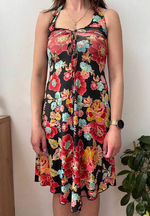 Sukienka letnia odkrytymi ramionami sukieneczka kwiaty Being Free M 38