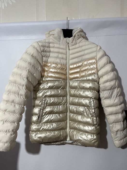 Куртка для дівчинки.