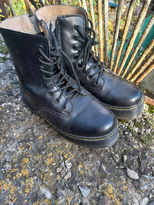 Продам жіночі ботінки