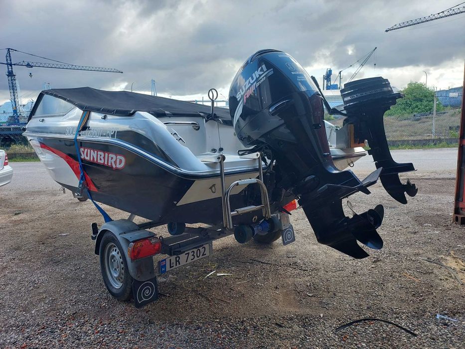 Barco Sunbird Stinger 18 com atrelado