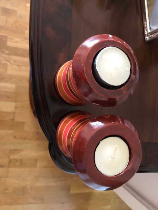 Conjunto de 2 castiçais em madeira, fabricados Tailândia