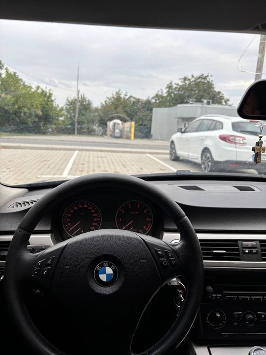 Продам BMW e90 2.0 бензин