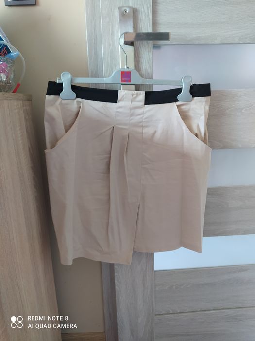 Beżowa asymetryczna spódnica