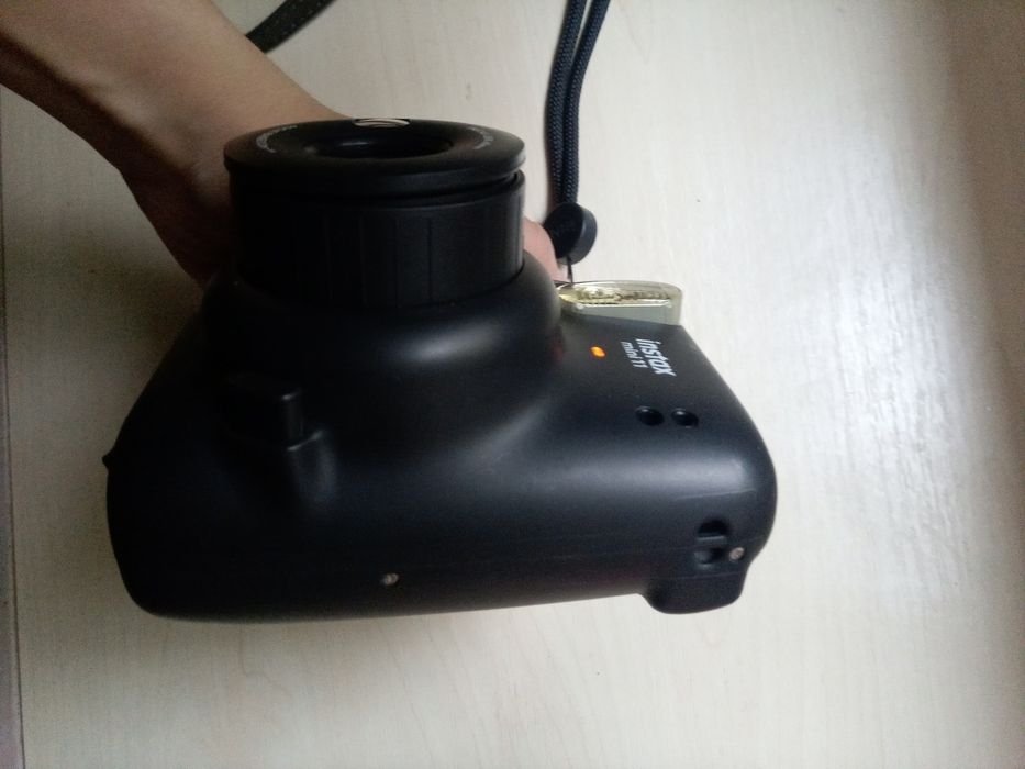 Продам Fujifilm Instax Mini 11