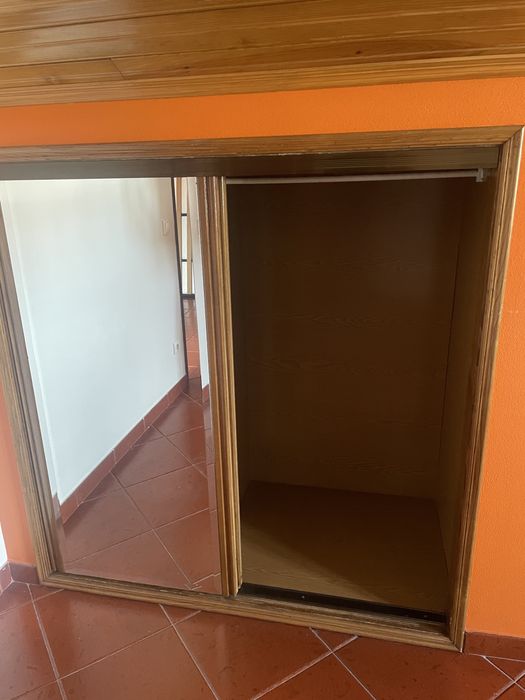 Roupeiros de sotao mogno e cerejeira