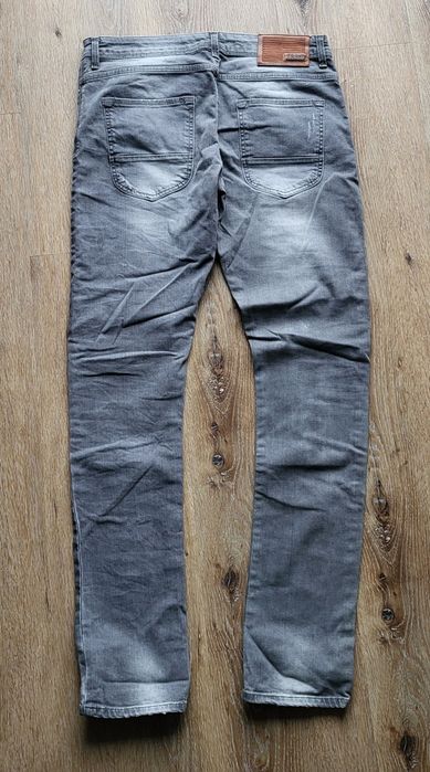 Szare jeansy z przetarciami / spodnie jeansowe vintage / slim fit
