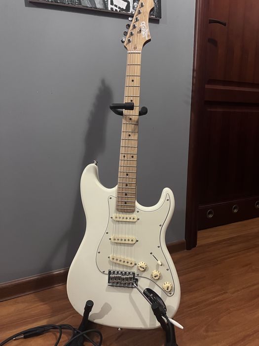 gitara elektryczna JET z wzmacniaczem i stojakiem