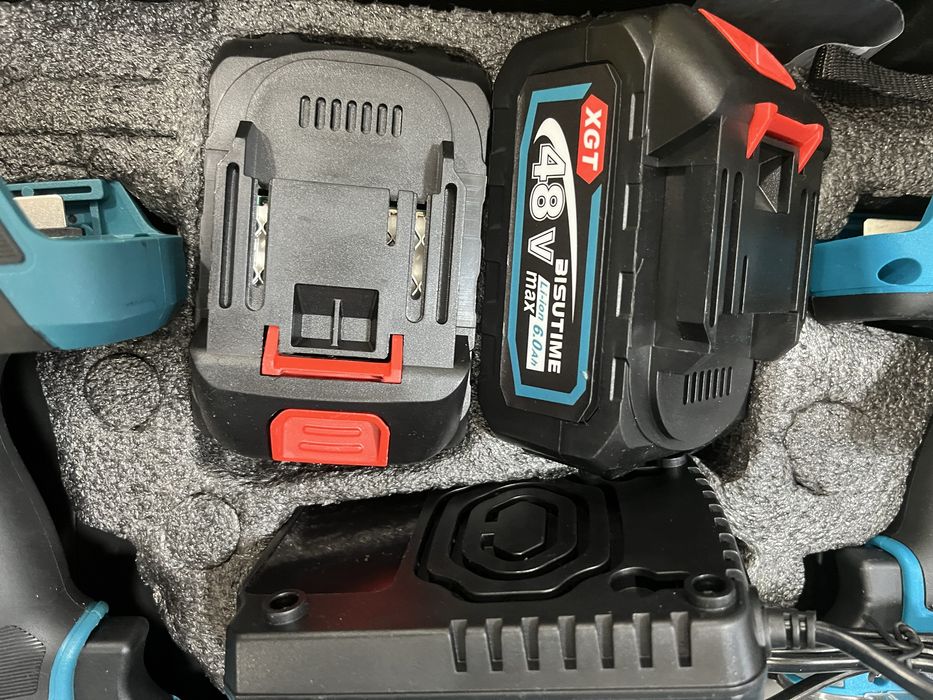 Maquina de impacto e aparatusafora com cabeça em aço